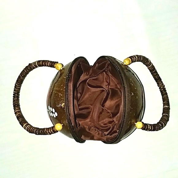 VINTAGE COCONUT HIBISCUS BAG HANDPAINTED CARVED HULL HANDLES - Picture 7 of 8